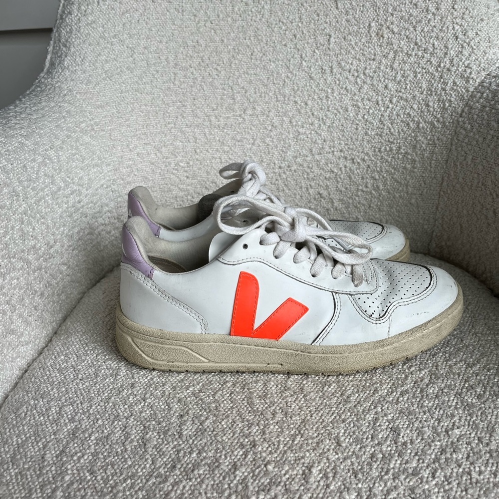 VEHAS ORANGE WHITE AND PURPLE